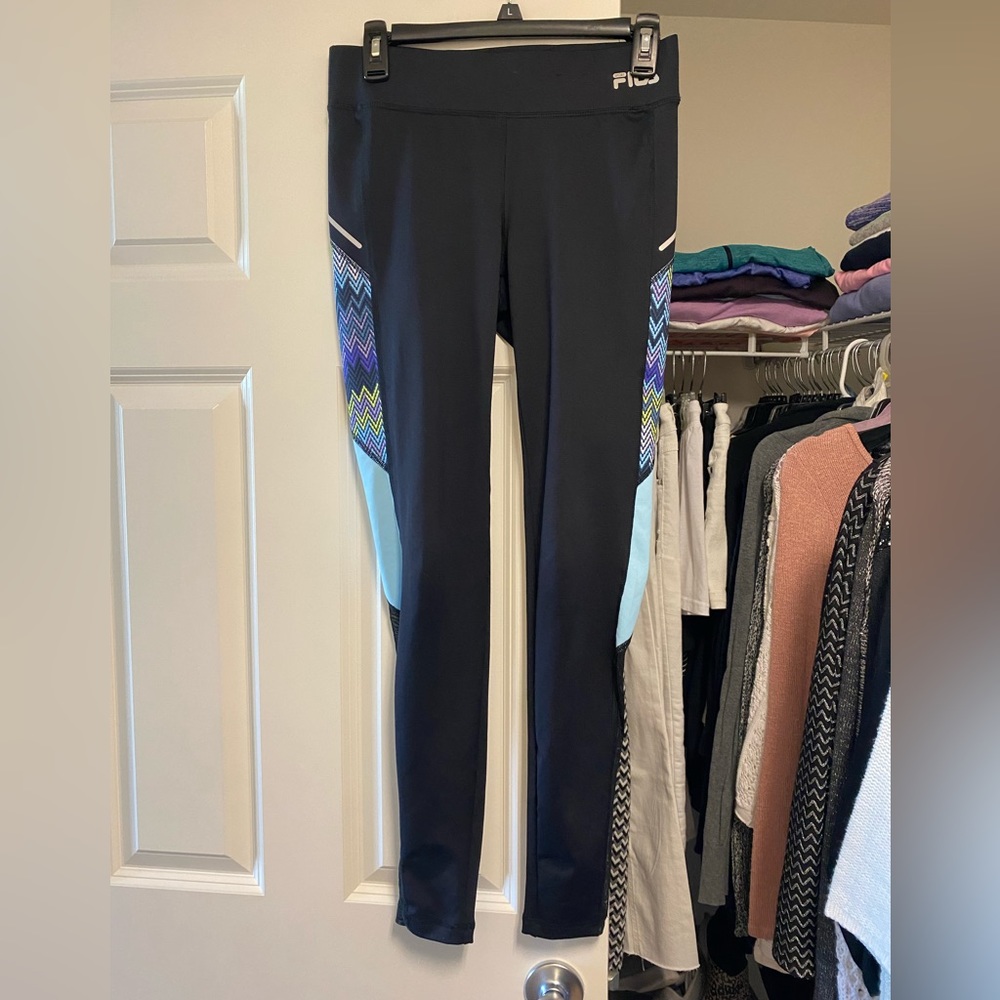 Black leggings with design